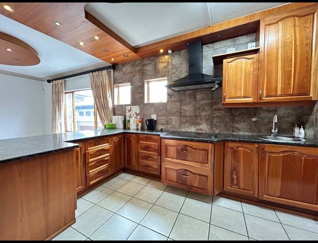 5 BEDROOM HOUSE FOR SALE IN BIRDWOOD ESTATE